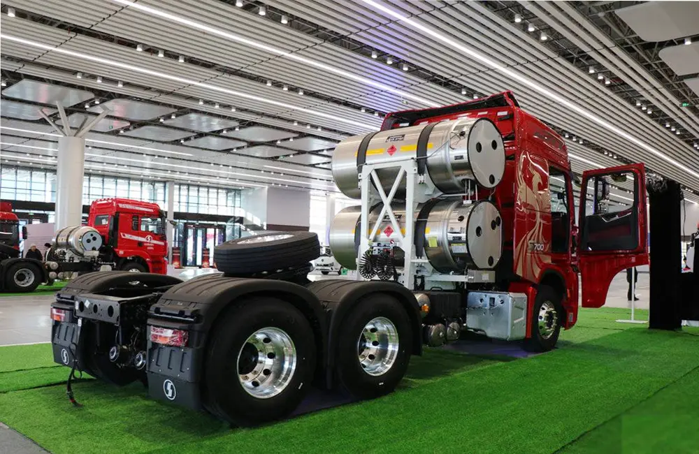 Shaanxi Automobile Heavy Duty Trucks Debut at the 2025 (China) Asia (2)