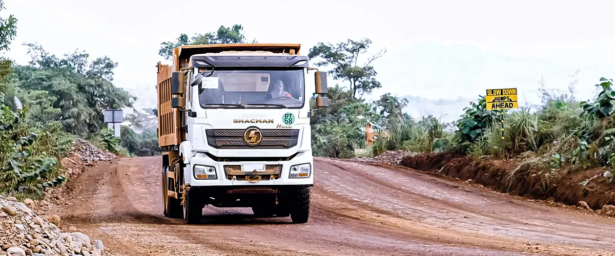 SHACMAN Conquers Rough Mining Roads-Experience First -1